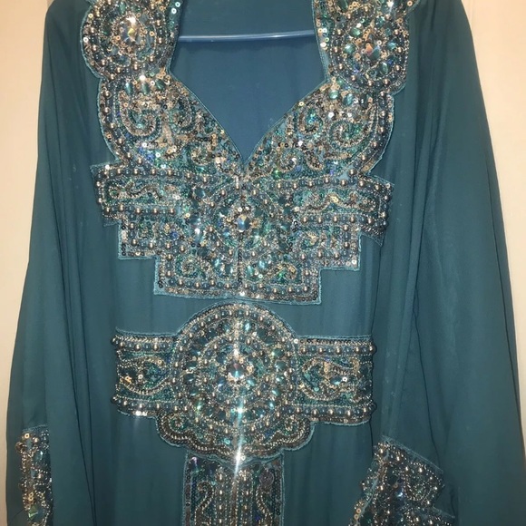 Modest dress - Picture 5 of 5